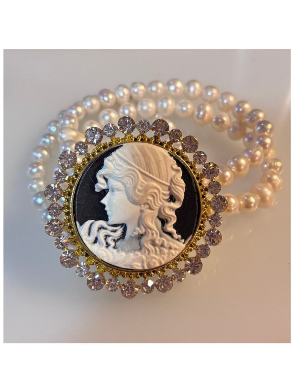 Gorgeous Huge Cameo Bracelet with Fresh Culture Pearls and Rhinestones - Picture 8 of 10